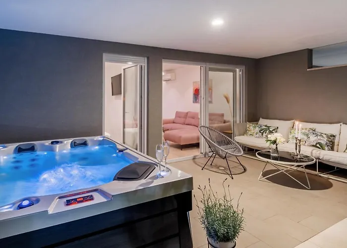 Apartamento Zaloo, Luxury With Sea-view And Jacuzzi Split