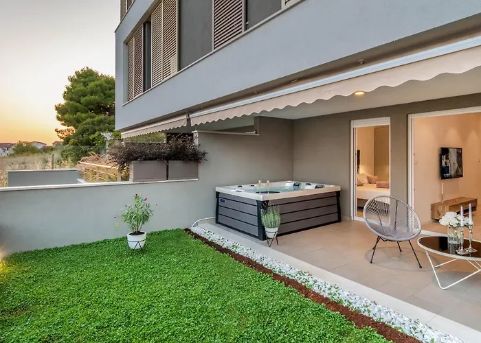 Zaloo, Luxury With Sea-view And Jacuzzi Apartamento *